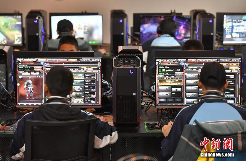 ゲームで遊ぶのも授業(yè)のうち　eスポーツ専門學(xué)科開(kāi)設(shè)のウルムチ市の學(xué)校