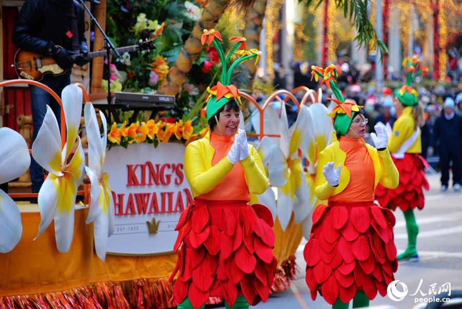 NYメイシーズの感謝祭パレード　楽しいバルーンが次々