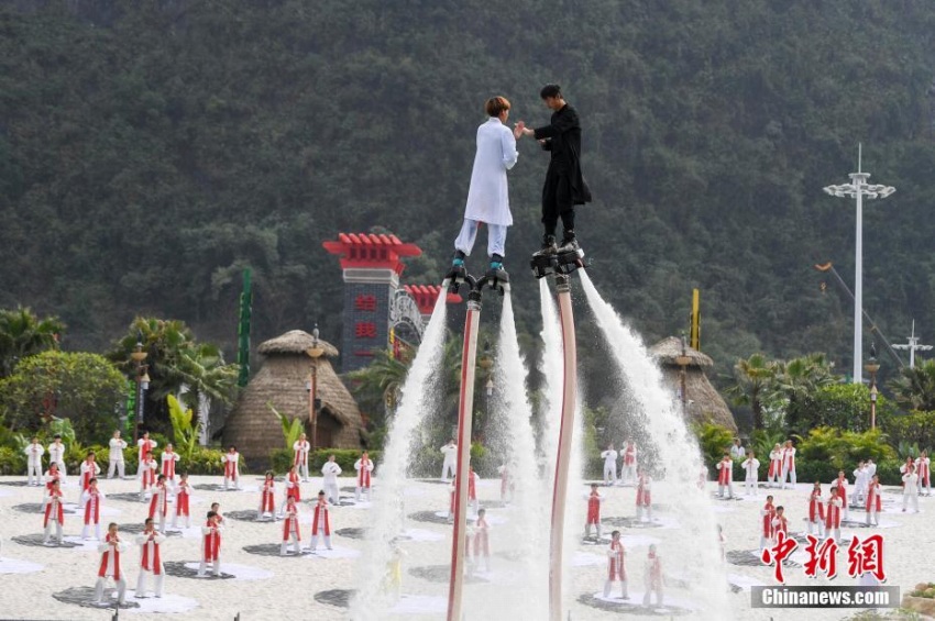 桂林市で空中太極拳を披露　広西チワン族自治區(qū)
