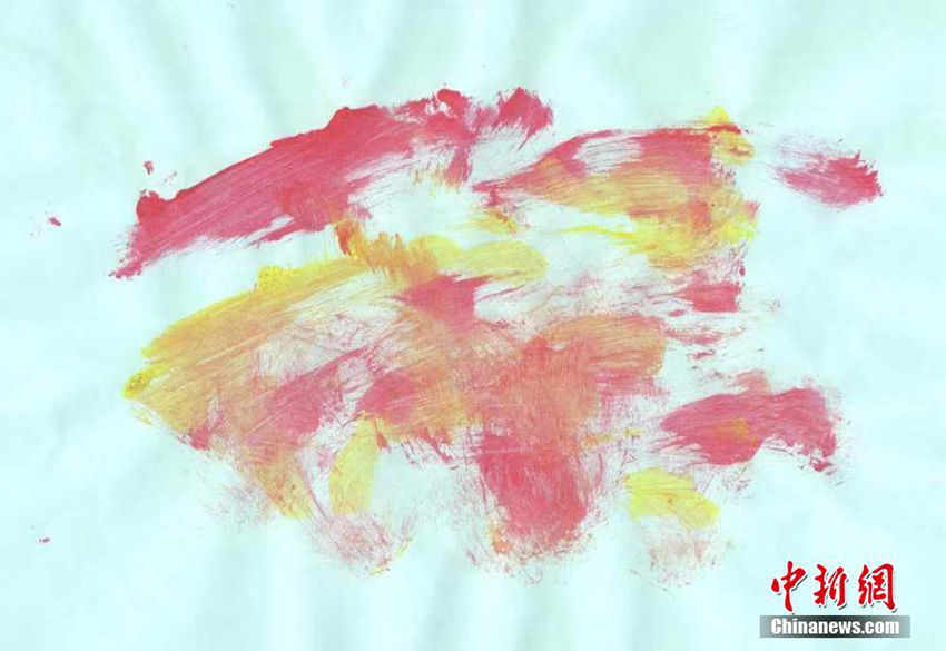 動物界の「魂の畫家」　お絵かき大好きな19歳のオランウータン