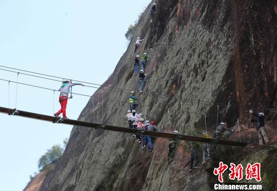 張家界のスリリングなアウトドア?スポーツ楽しめるスポットが話題に