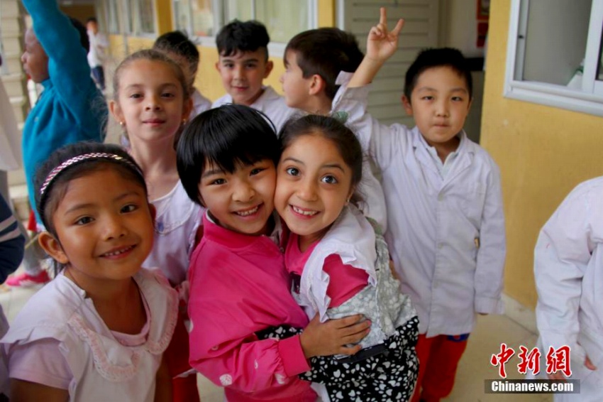 アルゼンチンで唯一、中國(guó)語とスペイン語教える公立のバイリンガル學(xué)校