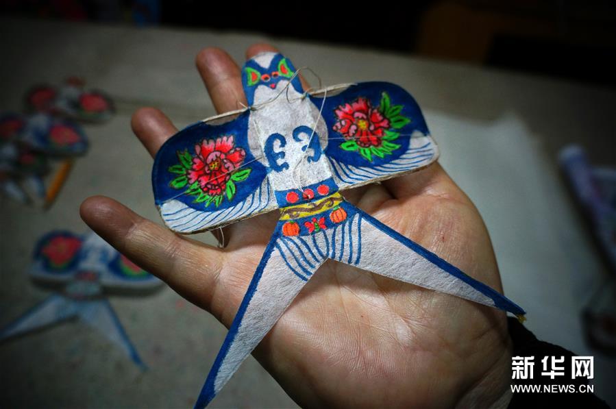 凧作りに魅せられ20年、獨(dú)學(xué)で凧作り続ける河北省の夫婦