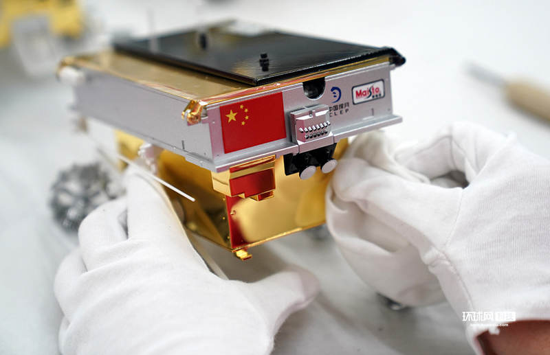 「嫦娥4號」の月面ローバー、模型は広東東莞製