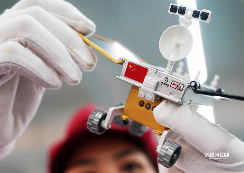 「嫦娥4號」の月面ローバー、模型は広東東莞製