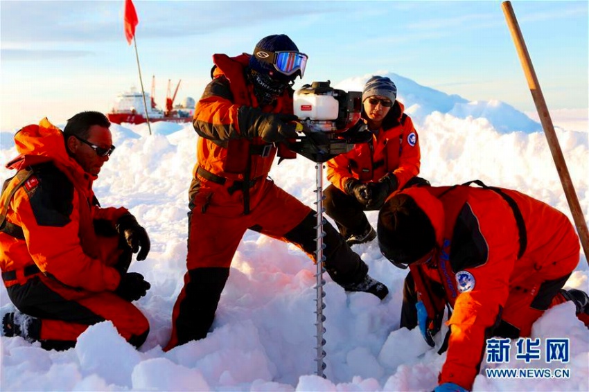 第35回南極科學観測隊が全長44キロメートルの「氷上輸送路」切り拓く