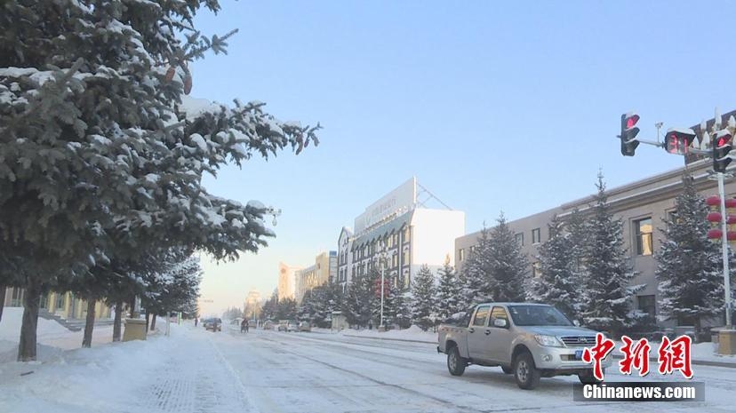 黒竜江省漠河市に非常に強(qiáng)力な寒波、史上初の赤色警報(bào)発令