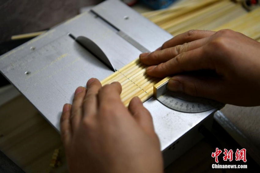 竹ひごに魅せられたワンタン職人の男性、エッフェル塔など作品多數(shù)