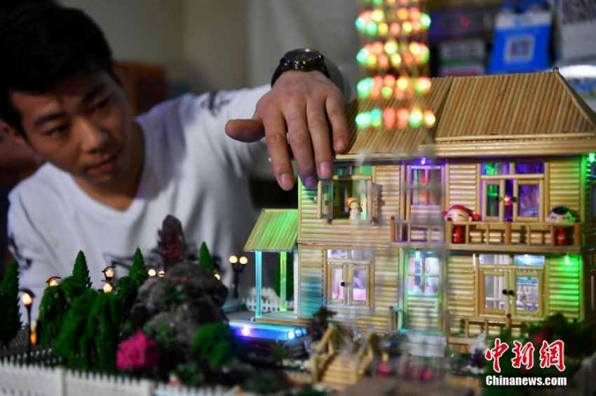 竹ひごに魅せられたワンタン職人の男性、エッフェル塔など作品多數(shù)