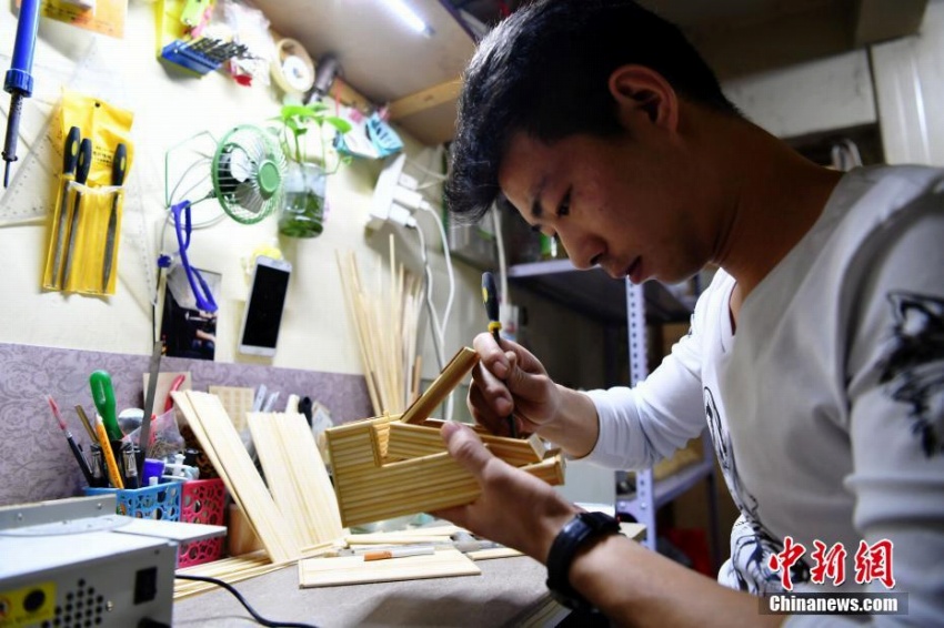 竹ひごに魅せられたワンタン職人の男性、エッフェル塔など作品多數(shù)