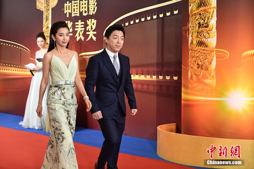 レッドカーペットにスター続々　映畫賞「第17回中國(guó)電影華表奨」