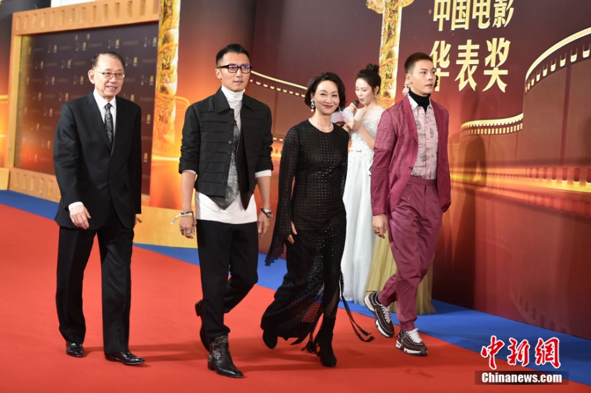 レッドカーペットにスター続々　映畫賞「第17回中國(guó)電影華表奨」
