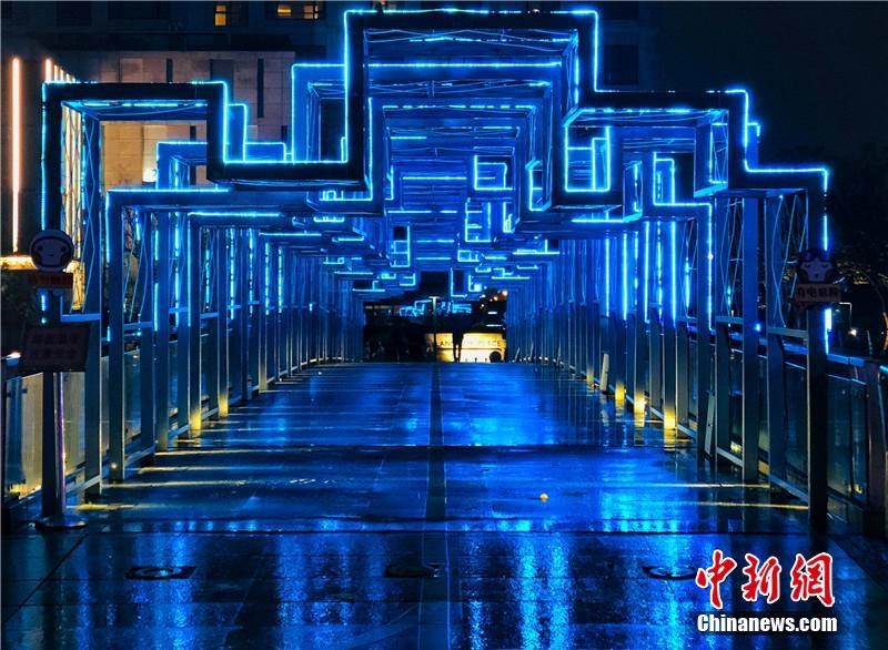 浙江省寧波市に幻想的なライトアップ施した「星光橋」が多數(shù)登場(chǎng)　
