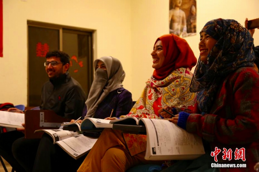 パキスタンで中國語ブーム、イスラマバードの孔子學(xué)院を取材