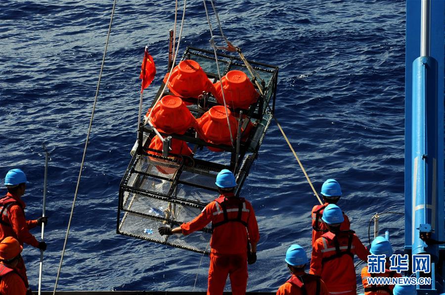 有人深海潛水艇「彩虹魚」、1萬(wàn)メートル級(jí)潛水に成功