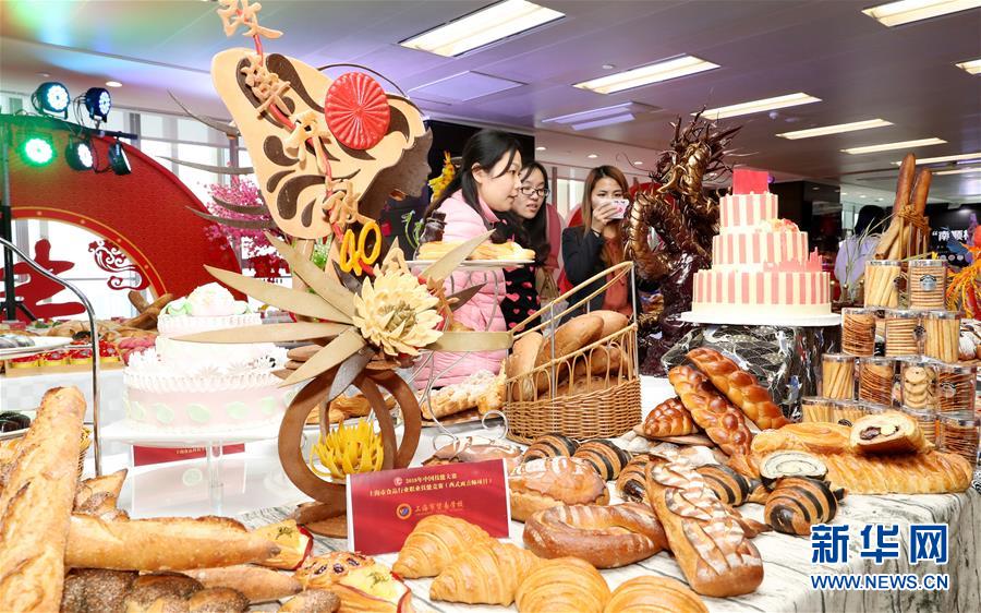 腕前競(jìng)い合うパティシエたち　上海で中國(guó)技能大會(huì)