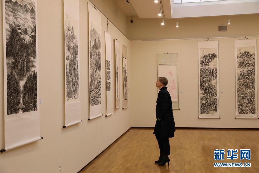 ウズベキスタンで「新シルクロード上の青いコンテナ」交流イベント