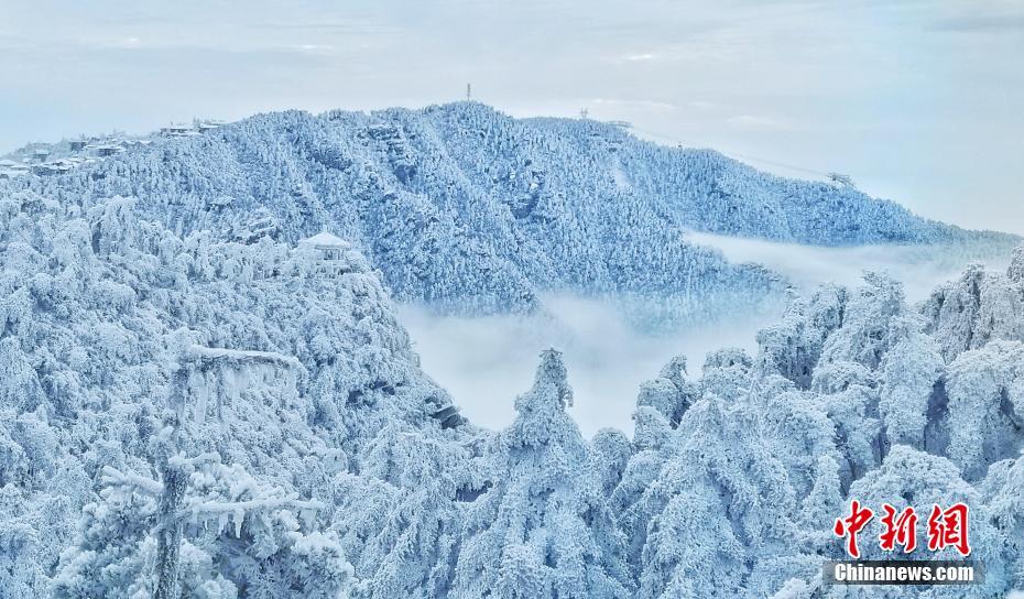 童話の世界に一変した雪上がりの廬山　江西省