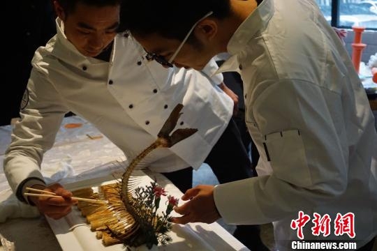 湖北省鄂州市で武昌魚料理155品披露　ギネス新記録