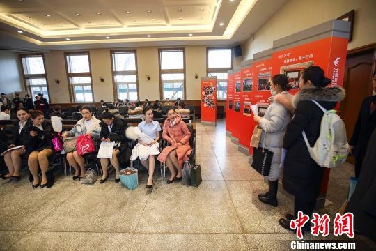 東方航空の客室乗務(wù)員採用試験に美男美女3千人以上　山西省