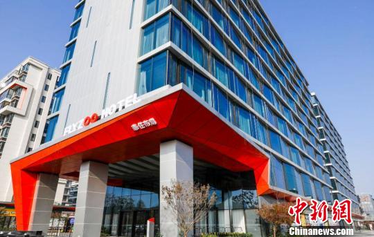 最新技術(shù)満載のホテル、顔認(rèn)証や料理を?qū)盲堡毳恁堀氓?></a></td></tr><tr><td class=