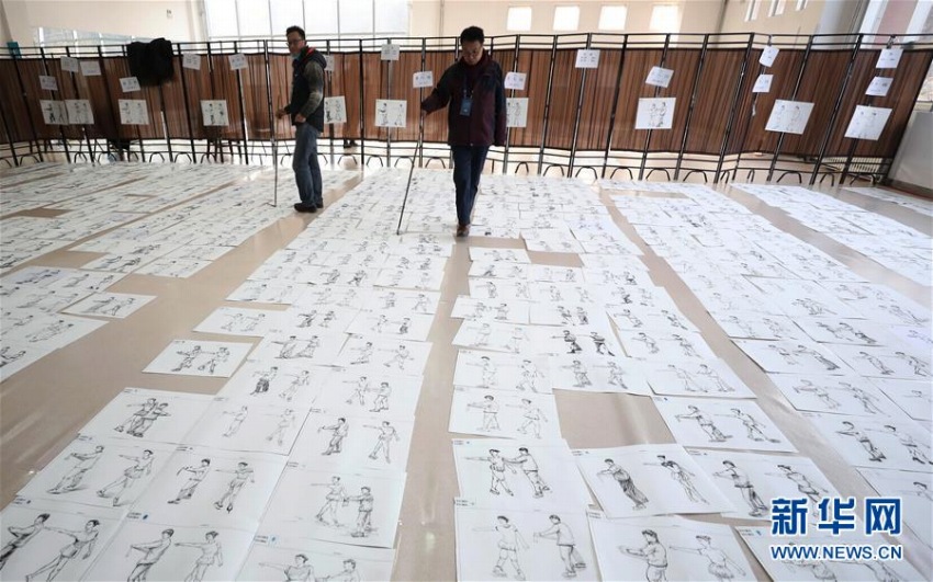 「絵の海」を「泳いで」採點(diǎn)する教員たち　山東省美術(shù)統(tǒng)一試験