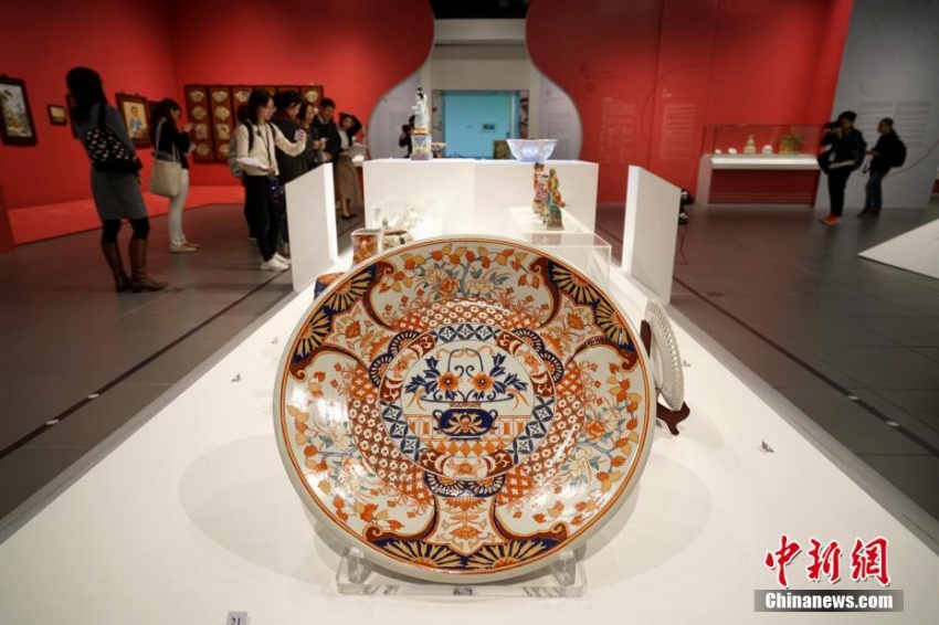 中國と西洋のコラボレーションが美しい　香港地區(qū)製造の粉彩磁器