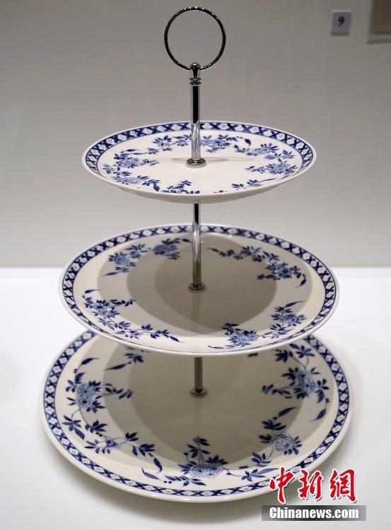 中國(guó)と西洋のコラボレーションが美しい　香港地區(qū)製造の粉彩磁器