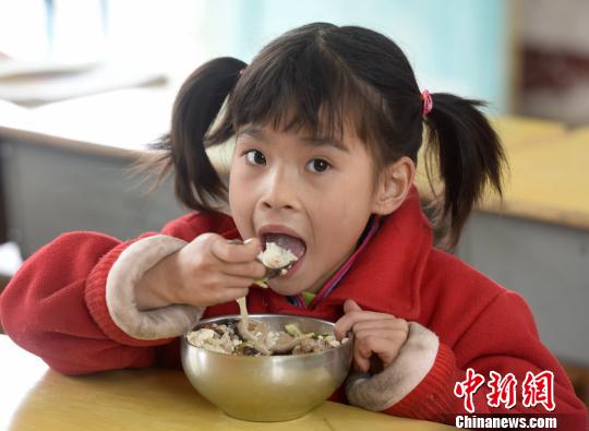 10年間で延べ80萬人以上の學生をサポートしている「無料給食」