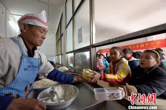 10年間で延べ80萬人以上の學生をサポートしている「無料給食」