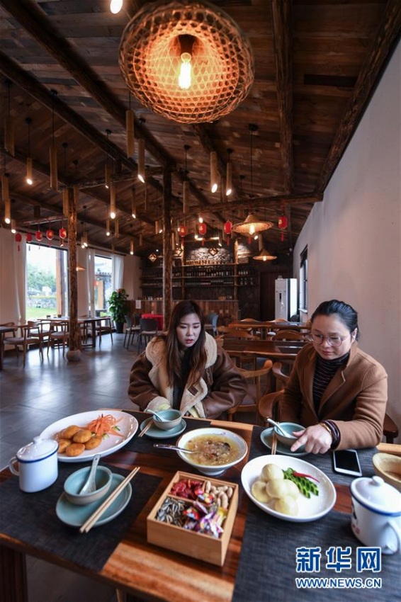 Uターンした若者たちが立ち上げたユニークな民宿が町おこしに　浙江省