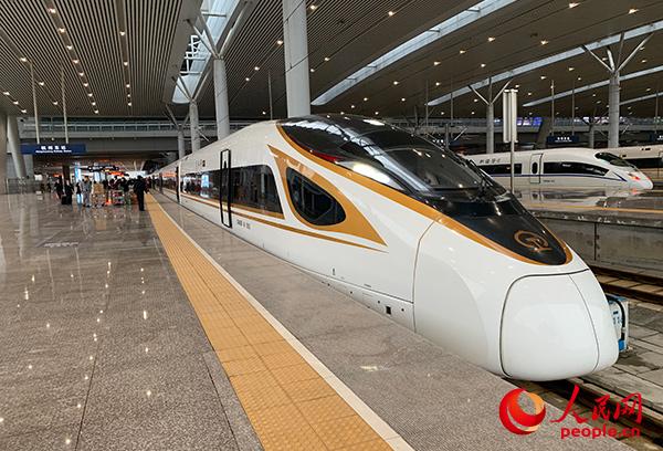 杭州と黃山結(jié)ぶ高速鉄道が開通　沿線に5A級(jí)の景勝地7ヶ所