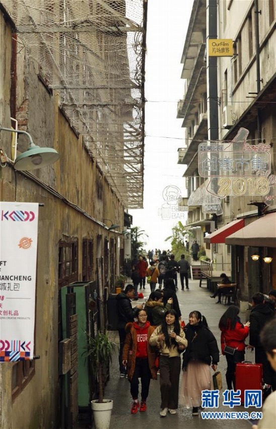 重慶市の舊市街巡りの人気上昇中