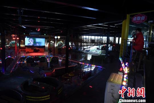 重慶の景勝地に洞窟ラウンジ登場(chǎng)　無(wú)料でカラオケ