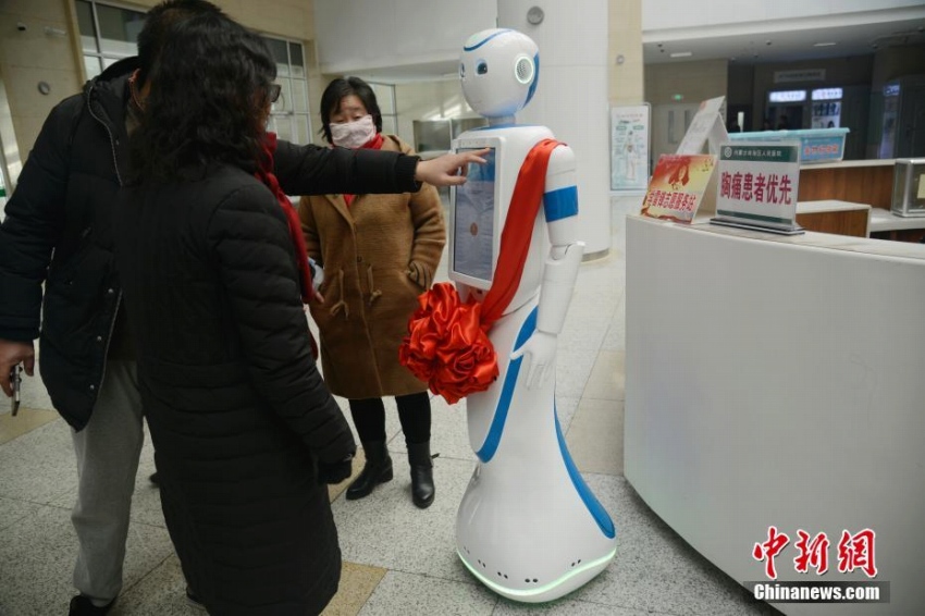 內(nèi)モンゴルの病院にスマートナビゲートロボットが登場