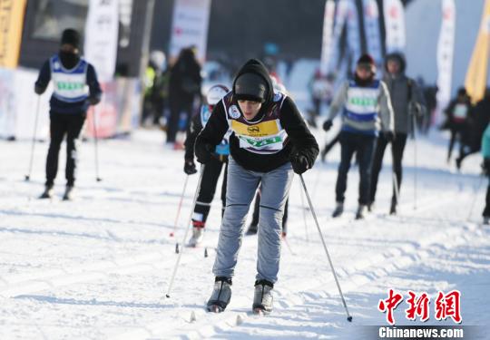 長(zhǎng)春でクロスカントリースキー大會(huì)　國(guó)內(nèi)外1千人が參加