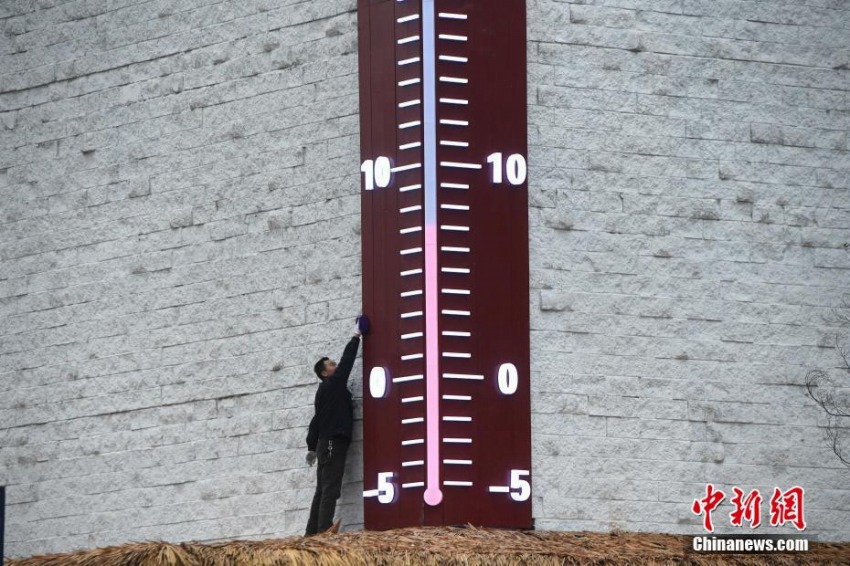 重慶市に高さ11メートルの巨大溫度計(jì)が登場(chǎng)