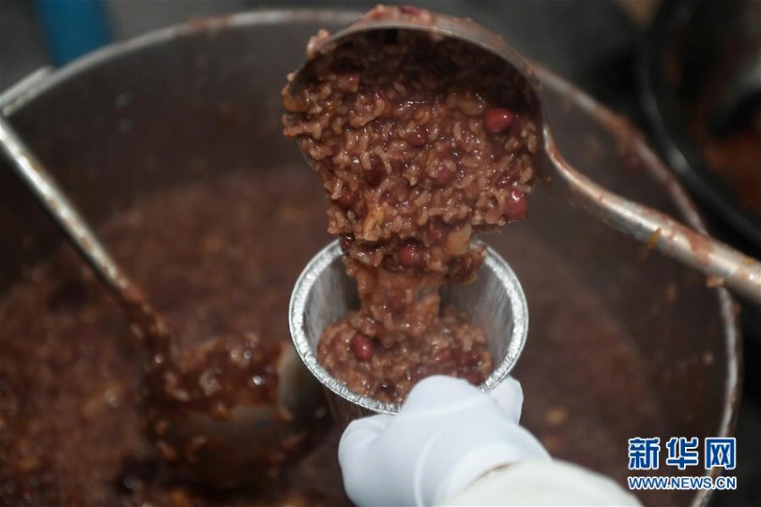 杭州の霊隠寺で臘八粥の準(zhǔn)備始まる　無(wú)料で30萬(wàn)食提供