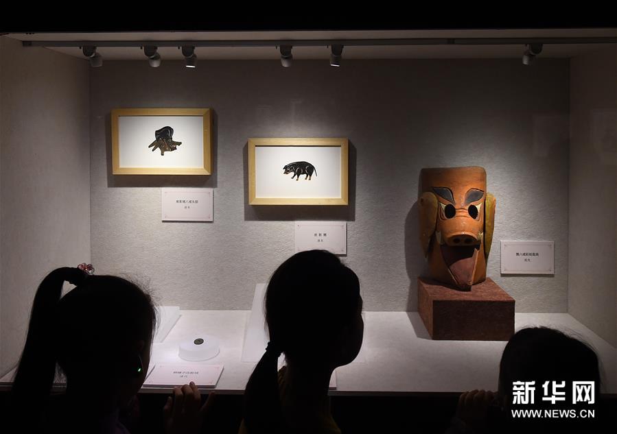 干支の展示品勢(shì)ぞろい　南京博物院で豬文化財(cái)展