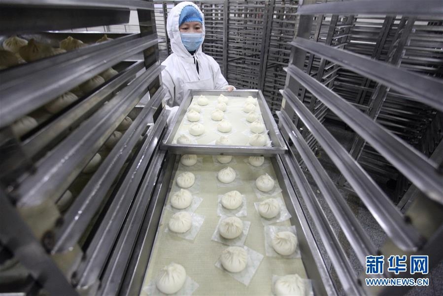 春節(jié)に向け、繁忙期迎えた揚(yáng)州肉まん工場(chǎng)　江蘇省
