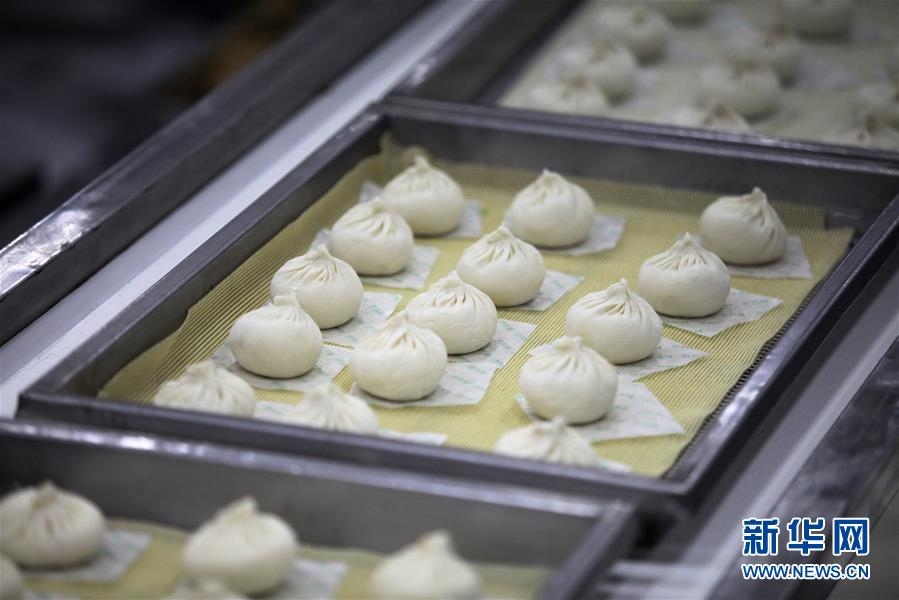 春節(jié)に向け、繁忙期迎えた揚(yáng)州肉まん工場(chǎng)　江蘇省