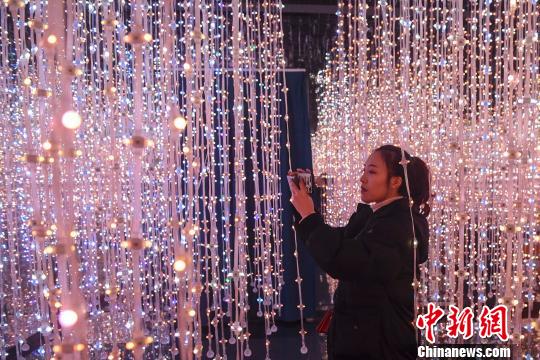 幻想的な光のアートを心ゆくまで楽しめる璀璨星空アート館オープン　長沙