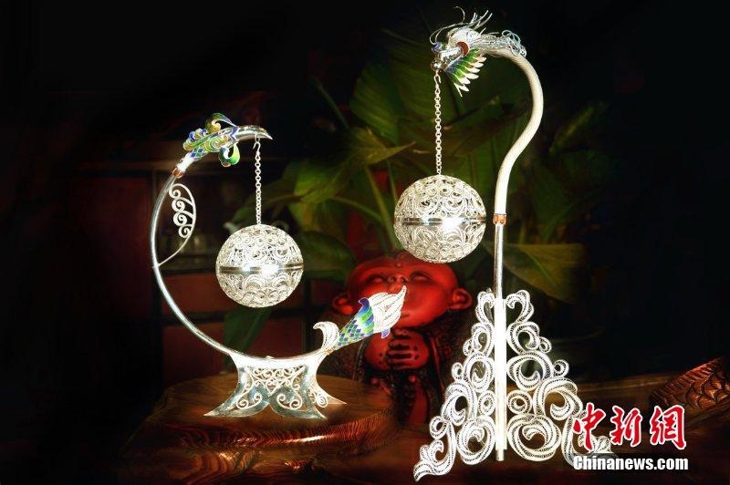 1メートルを1キロまで引き伸ばして作る國(guó)の無(wú)形文化財(cái)「成都銀花絲」