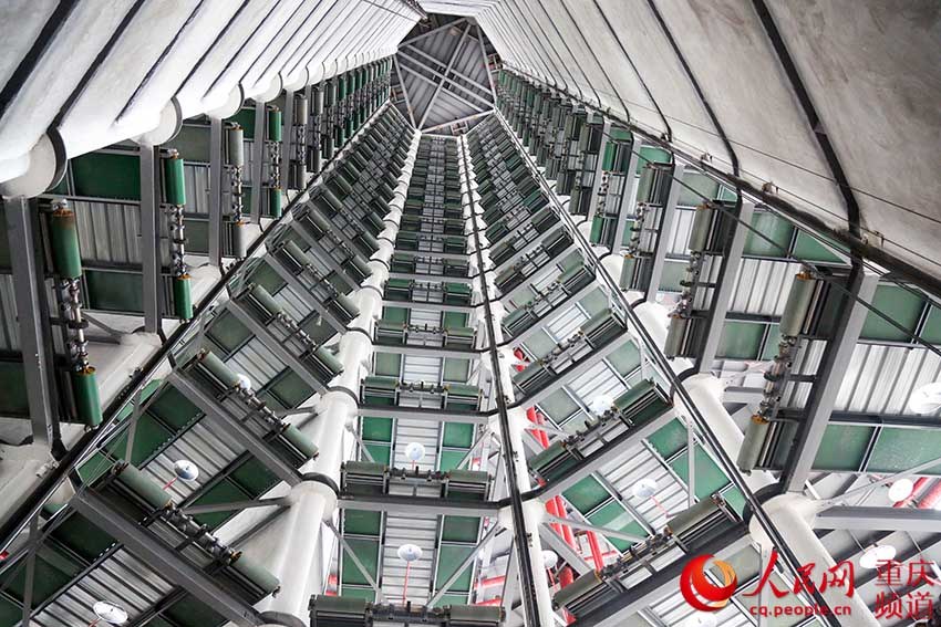 車、空を飛ぶ？重慶初のスマート立體パーキング間もなくオープン