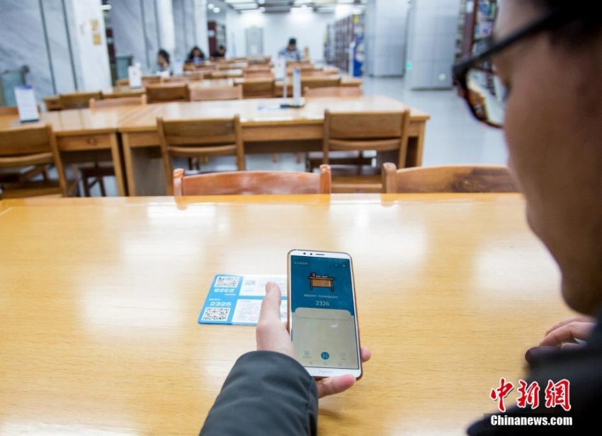 物だけ置く席取り対策に！大學(xué)図書(shū)館でスキャンによる席取りシステム　武漢