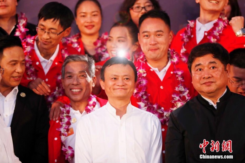 アリババの馬雲(yún)會長、「馬雲(yún)郷村教師賞」授賞式に出席