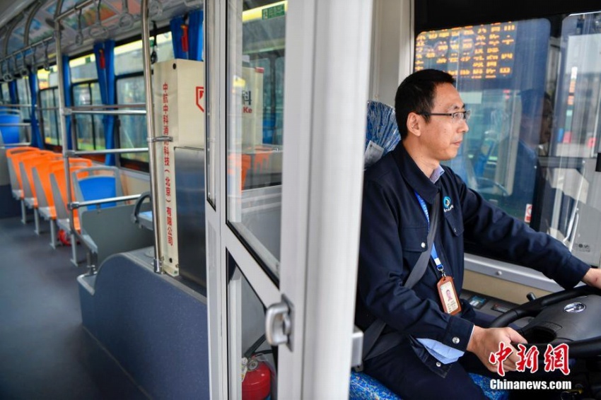 ?？谑肖荅Vバス300臺(tái)が新たに導(dǎo)入　運(yùn)転席に防犯仕切りを標(biāo)準(zhǔn)搭載