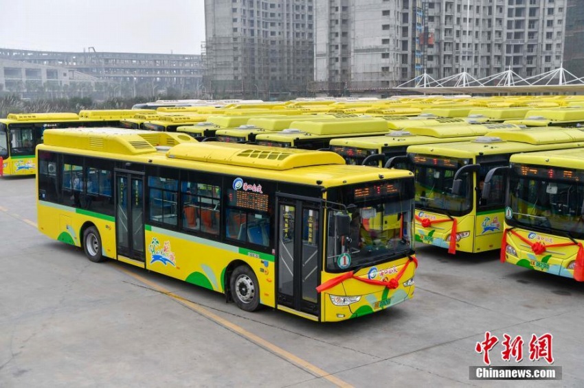 ?？谑肖荅Vバス300臺(tái)が新たに導(dǎo)入　運(yùn)転席に防犯仕切りを標(biāo)準(zhǔn)搭載