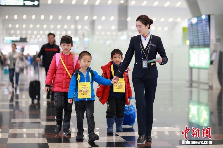 年越し帰省スタート、子ども単獨で飛行機に搭乗するサービスもピークに