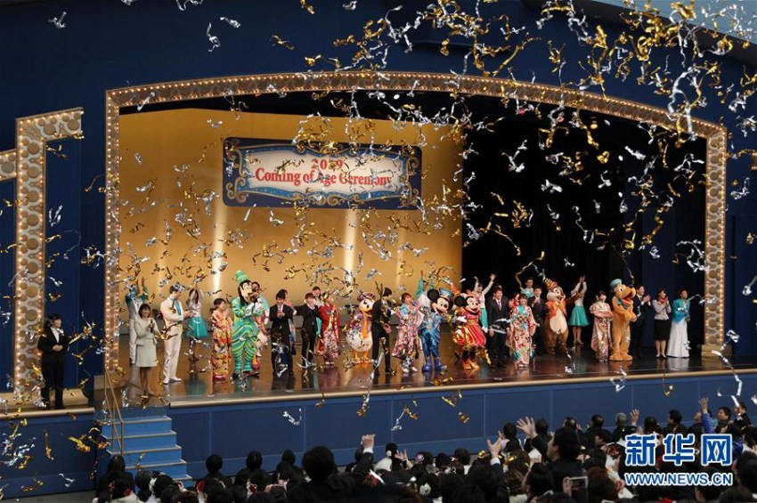 20歳の成人祝う日本、ディズニーランドで成人式